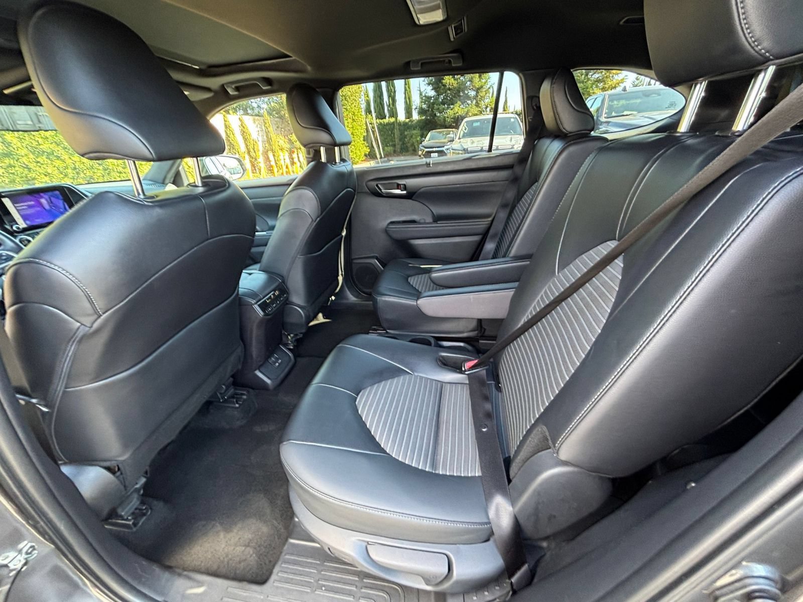 Used 2025 Toyota Highlander XSE AWD/4WD image 27