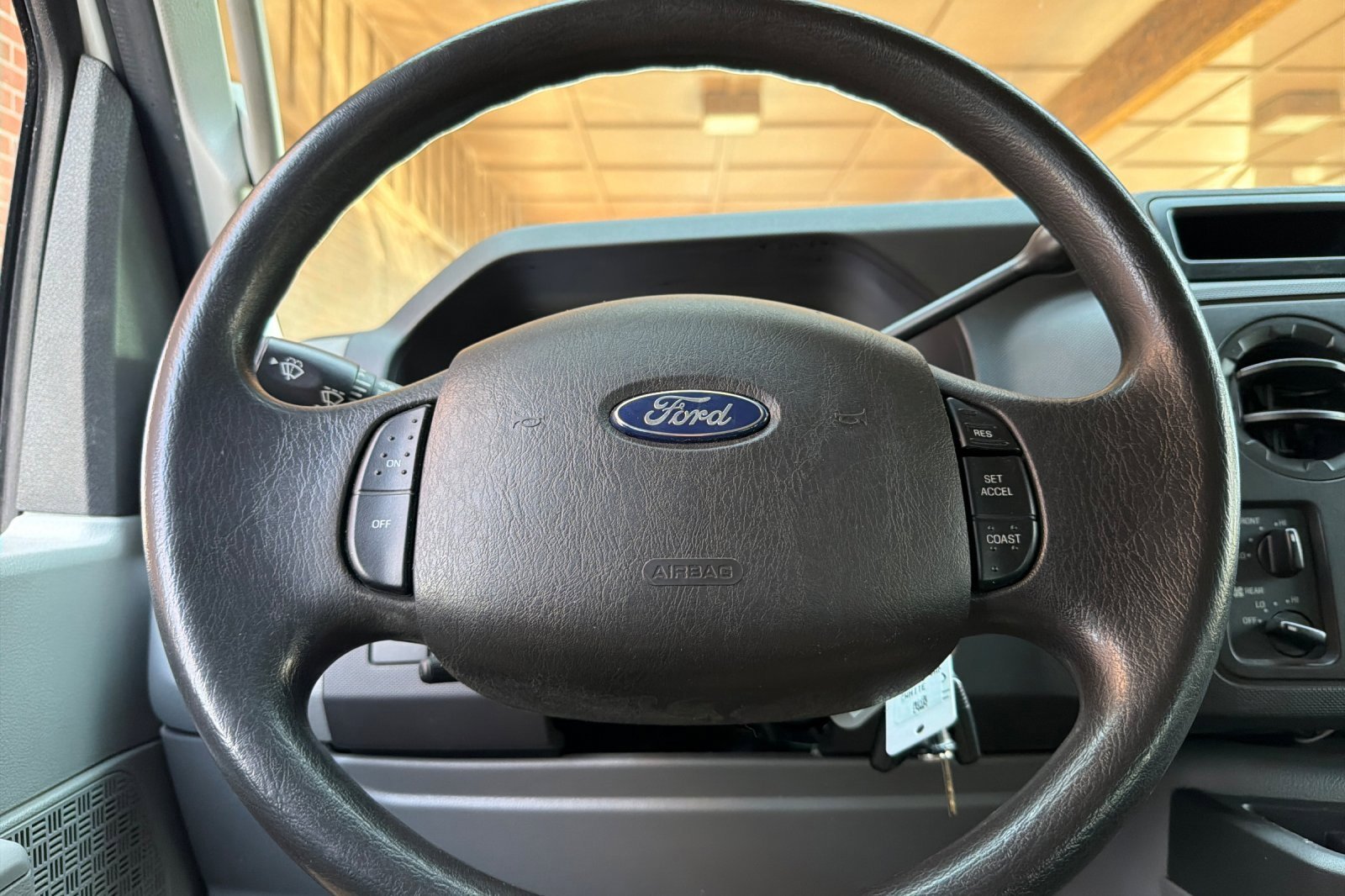 Used 2011 Ford E-350 and Econoline 350 XLT image 21