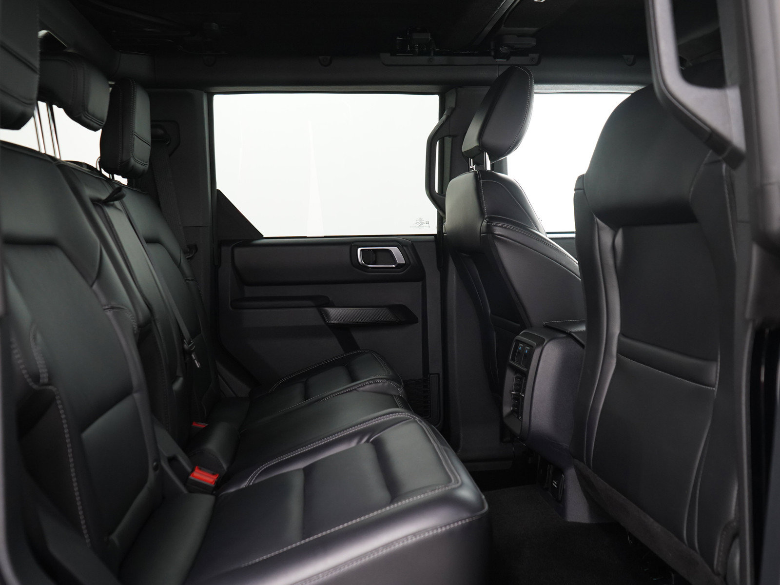 Used 2025 Ford Bronco Outer Banks AWD/4WD image 12