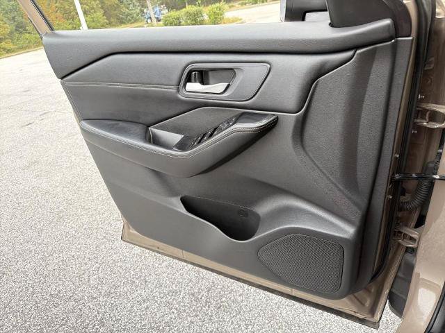Certified 2024 Nissan Rogue SV w/ SV Premium Package FWD image 15