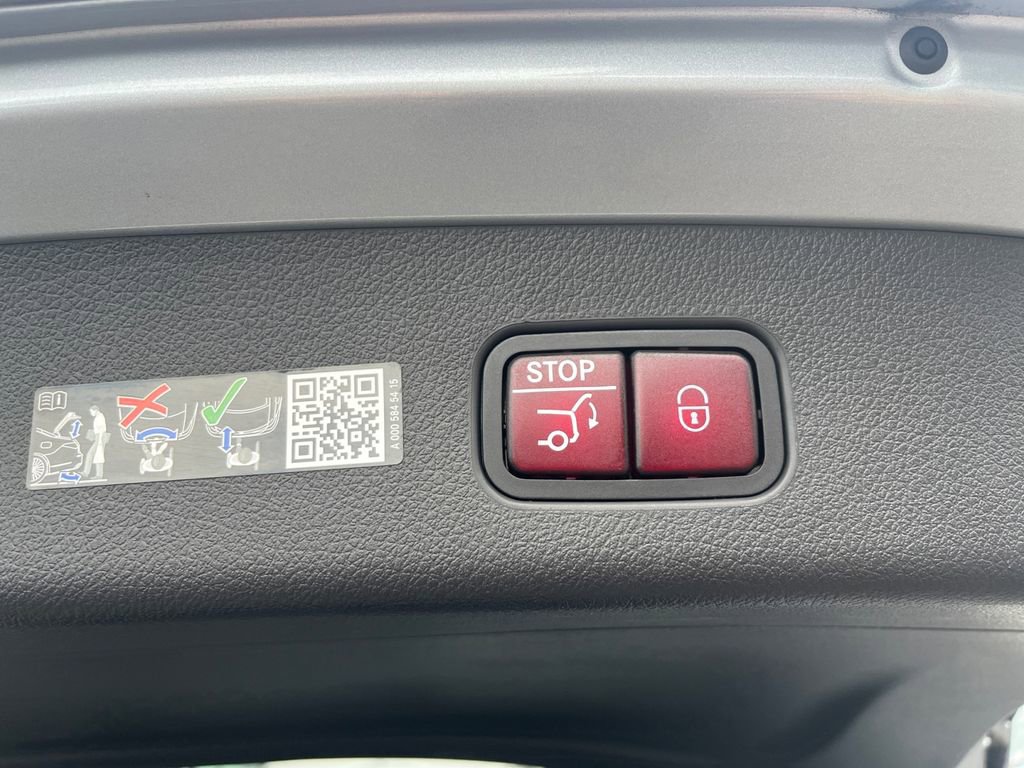 Used 2025 Mercedes-Benz GLC 350e 4MATIC image 19