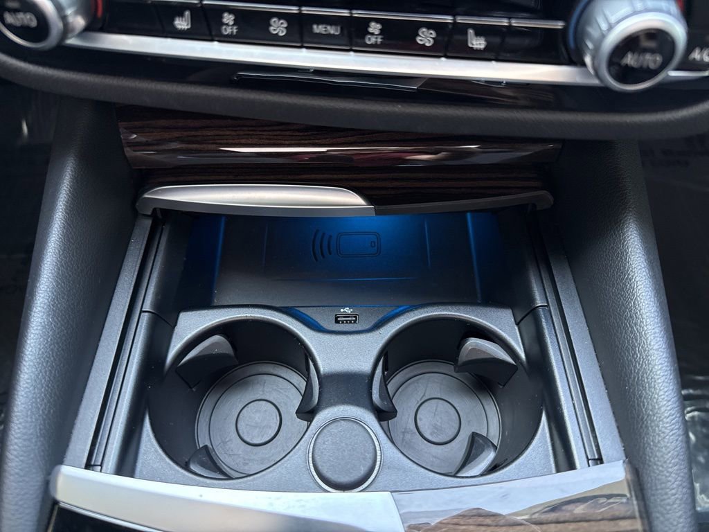 Used 2023 BMW 530e xDrive w/ Convenience Package image 16