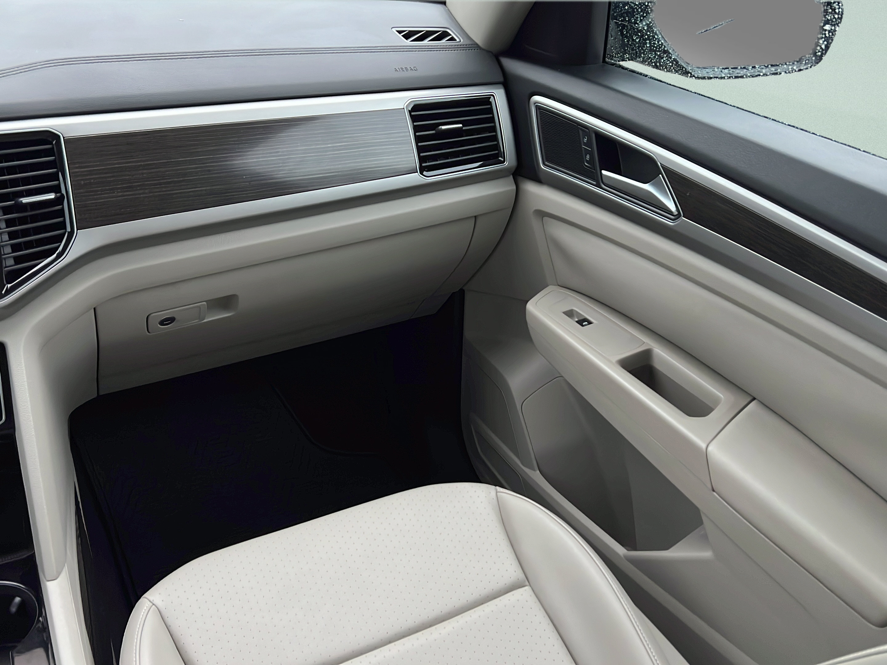 Used 2018 Volkswagen Atlas SEL FWD image 13