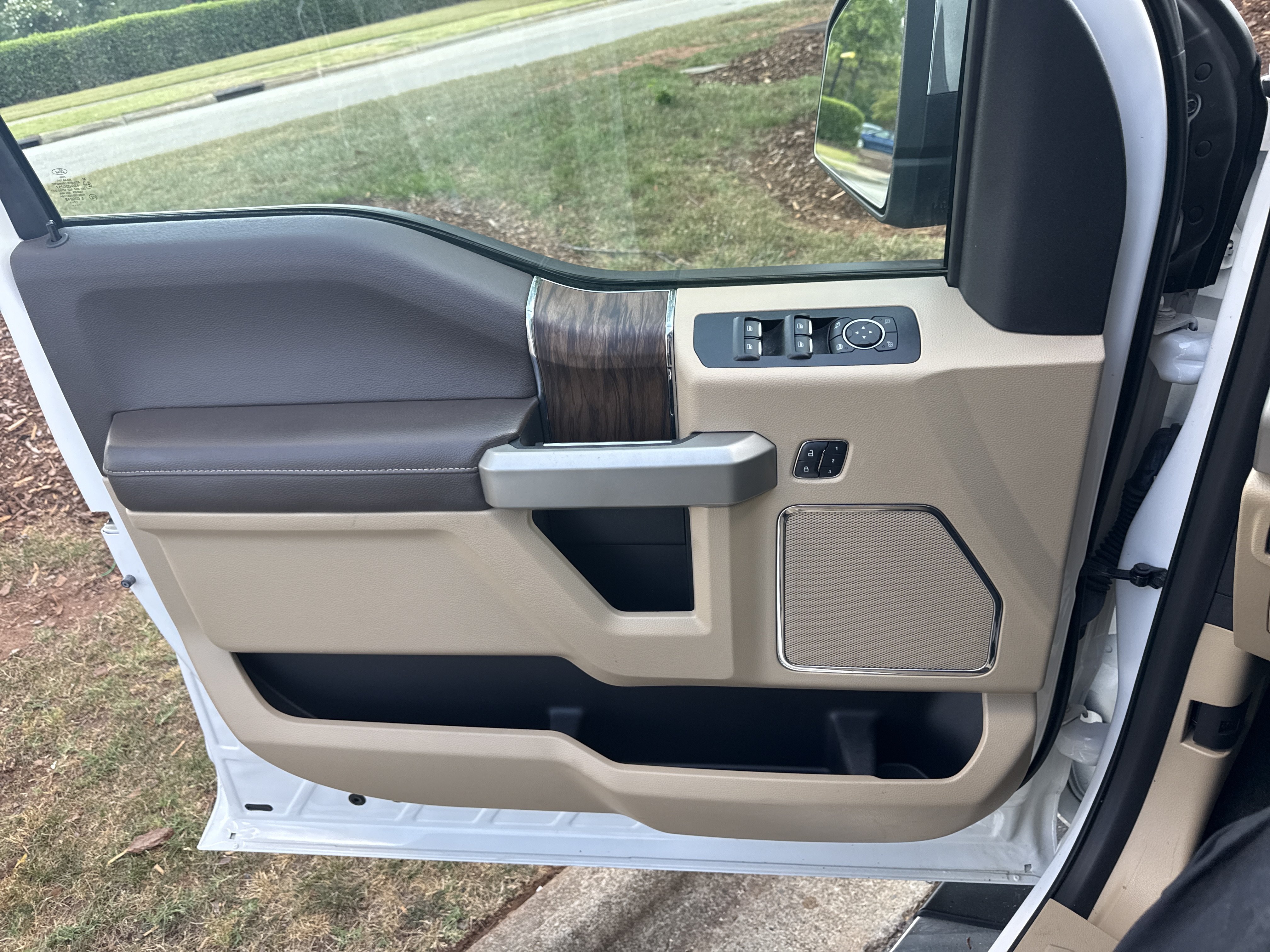 Used 2018 Ford F150 Lariat AWD/4WD image 14