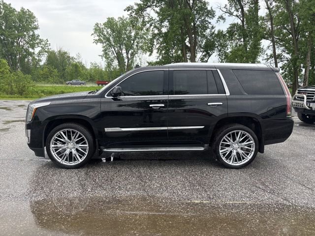Used 2015 Cadillac Escalade Luxury AWD/4WD image 2