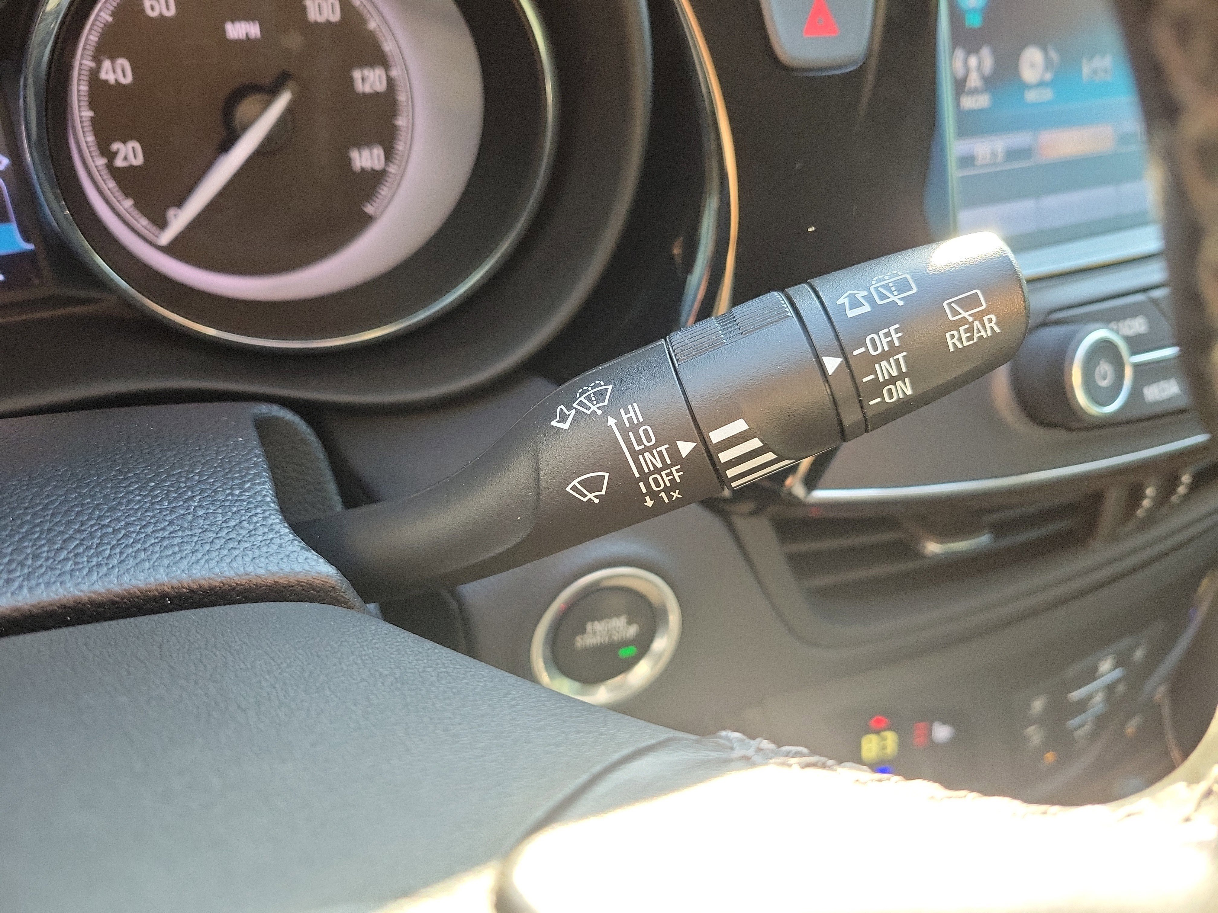 Used 2020 Buick Envision Essence image 31