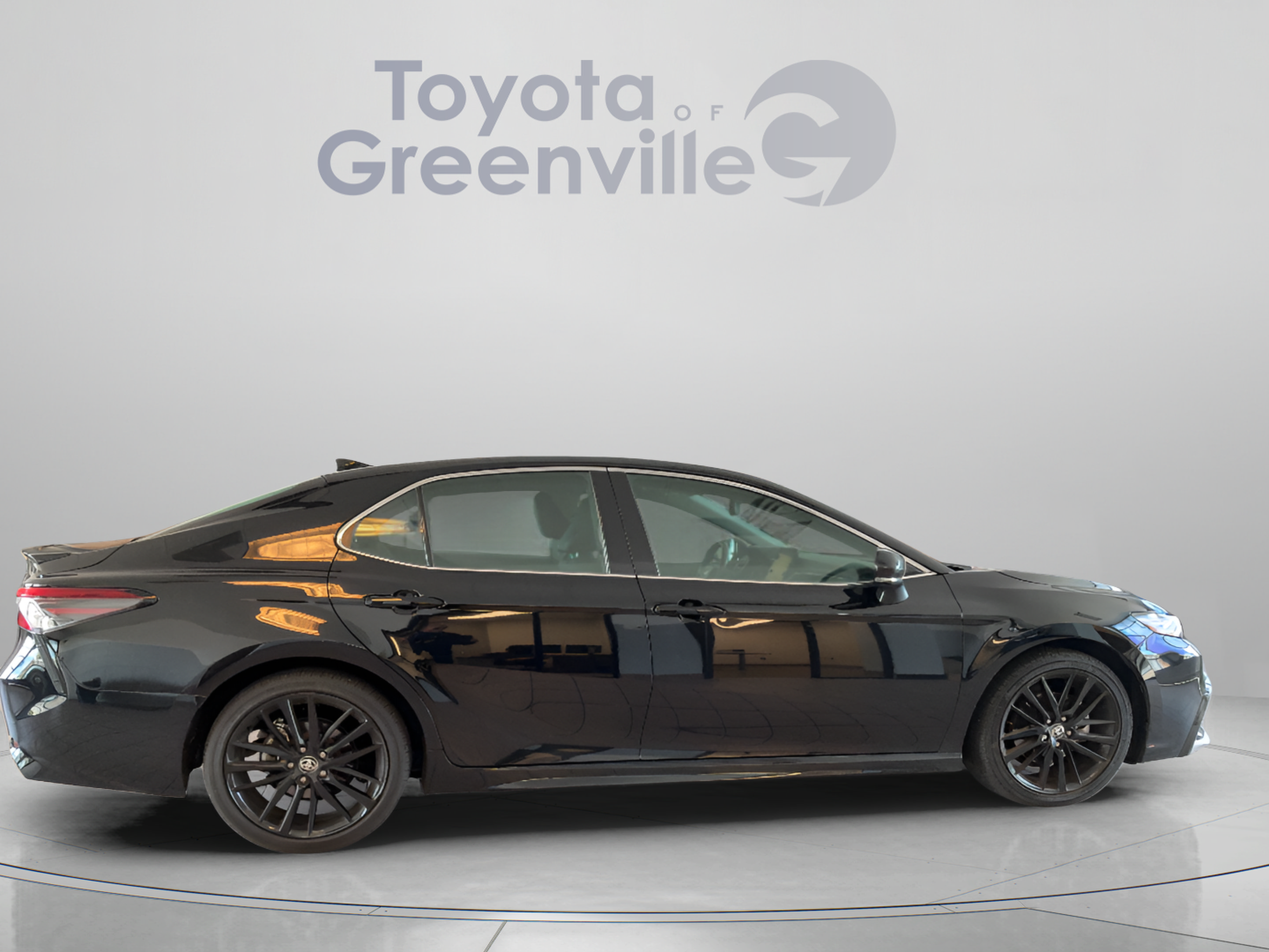Used 2024 Toyota Camry XSE FWD image 7