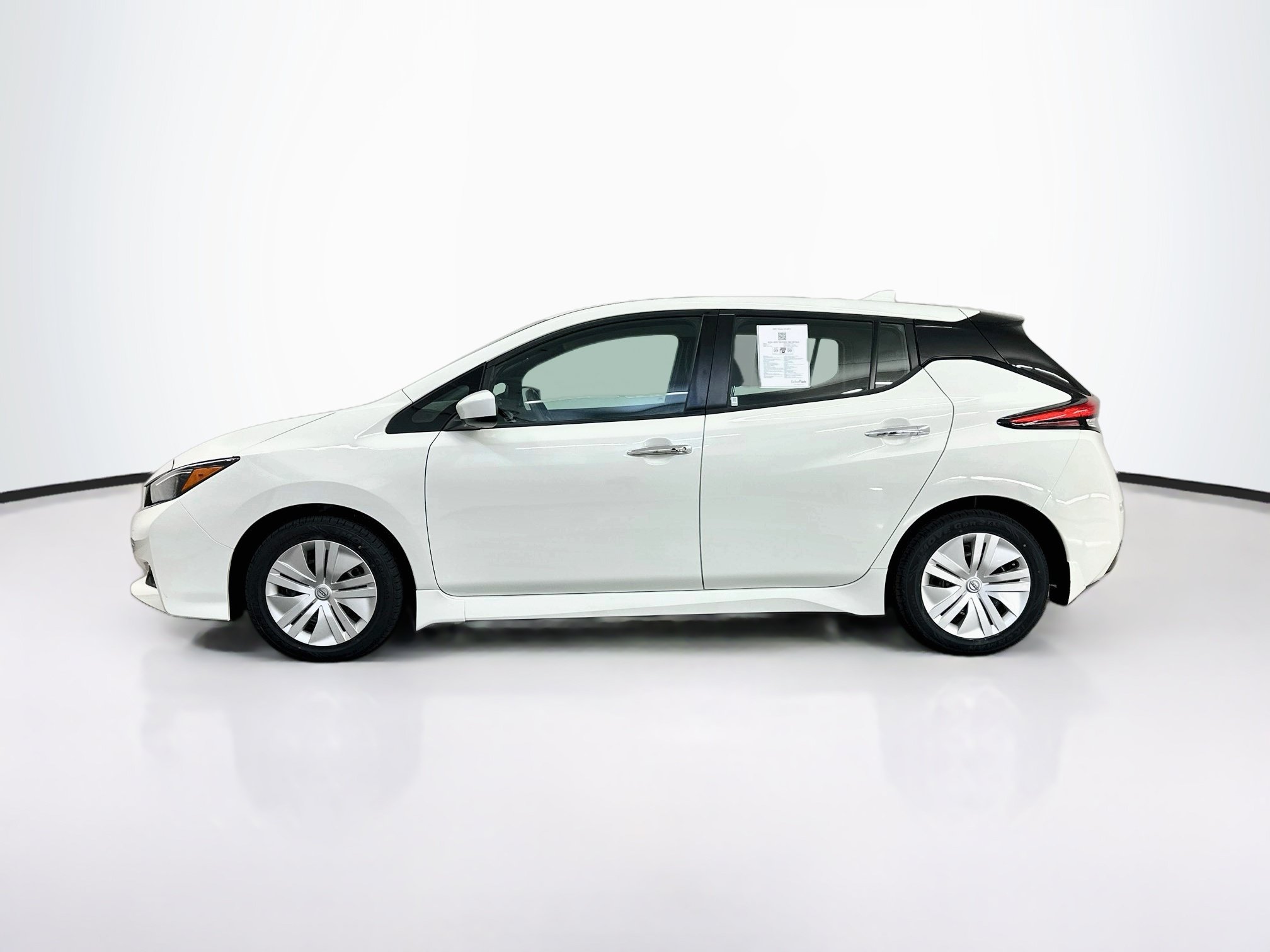 Used 2025 Nissan Leaf S FWD image 4