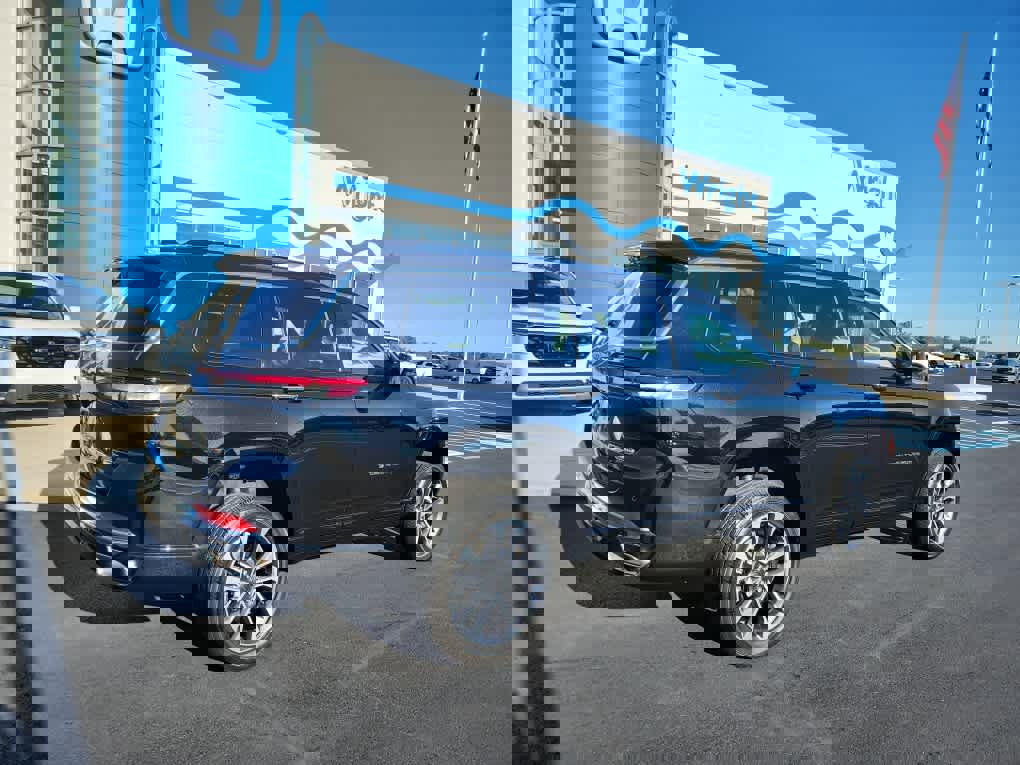 Used 2023 Jeep Grand Cherokee L Overland image 2