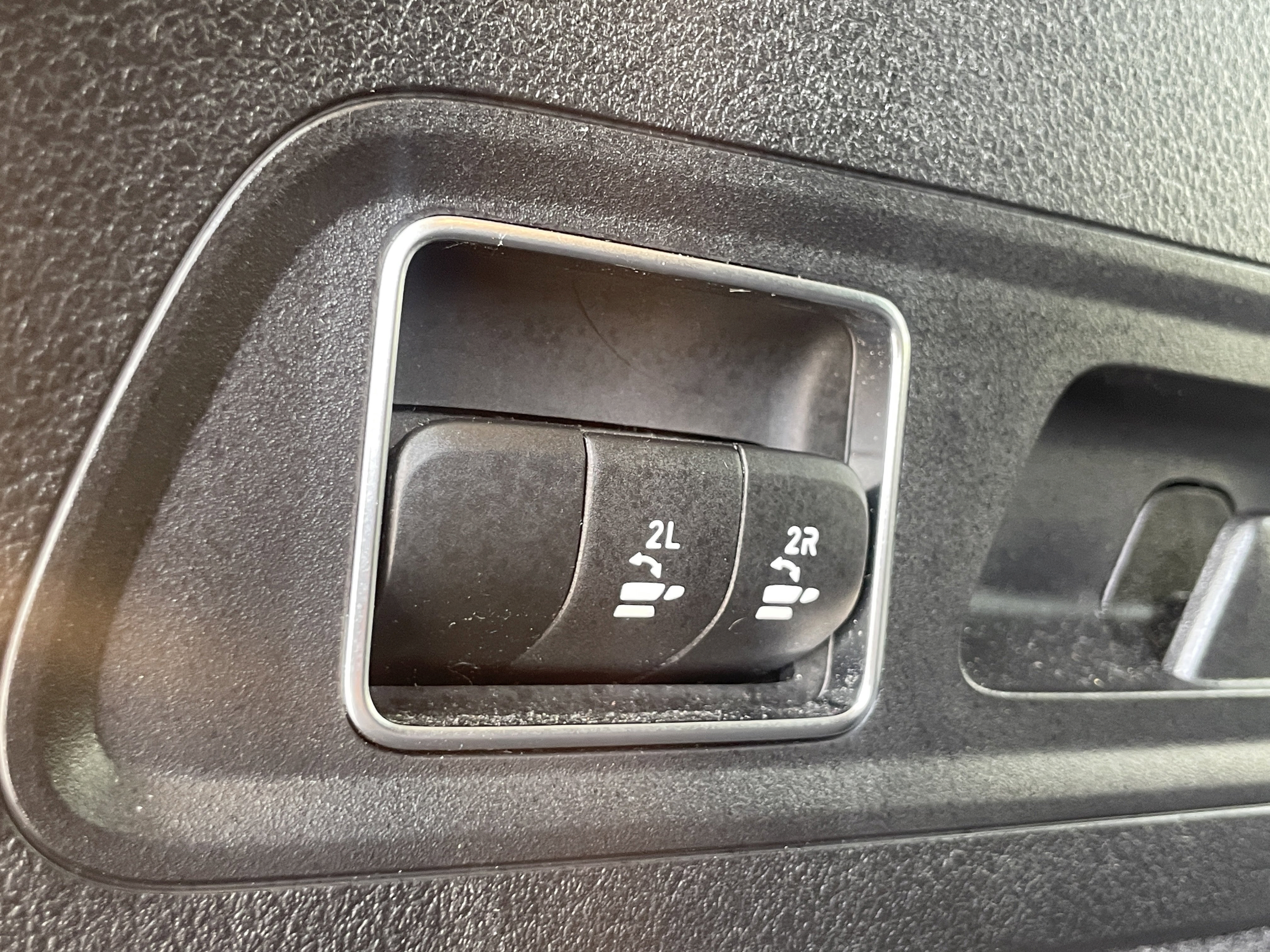 Used 2023 Mercedes-Benz GLS 580 4MATIC image 37