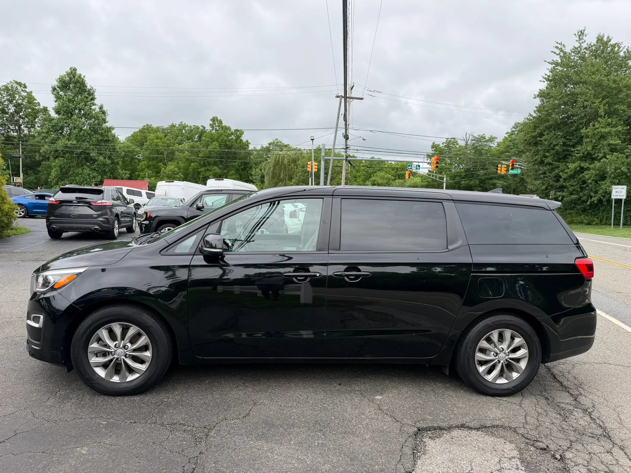 Used 2019 Kia Sedona LX FWD image 8