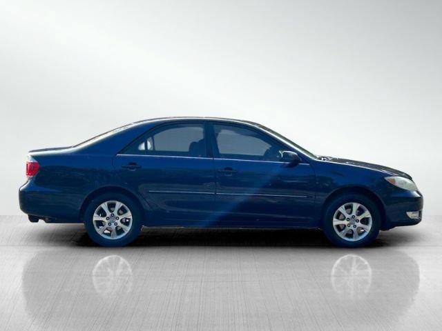Used 2005 Toyota Camry XLE w/ VSC & Side Airbag Pkg FWD image 3