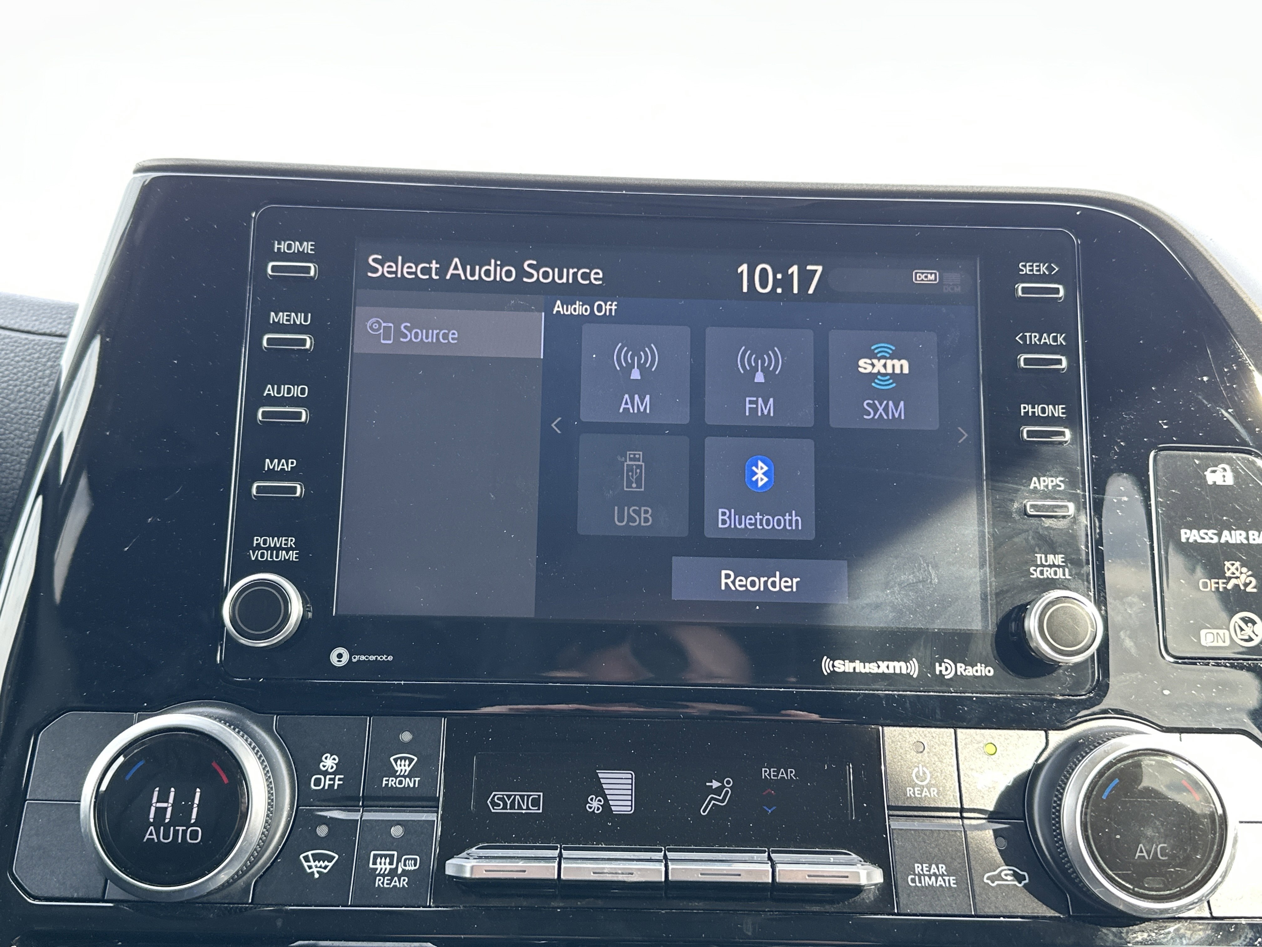 Used 2021 Toyota Highlander LE image 22