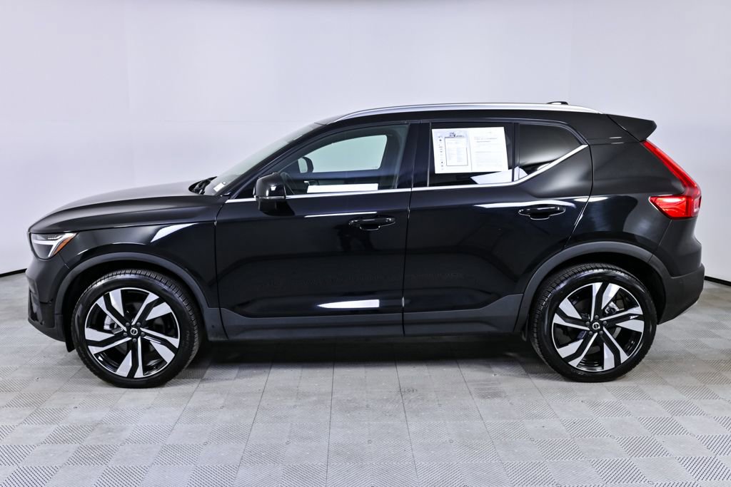 Certified 2025 Volvo XC40 B5 Plus image 2
