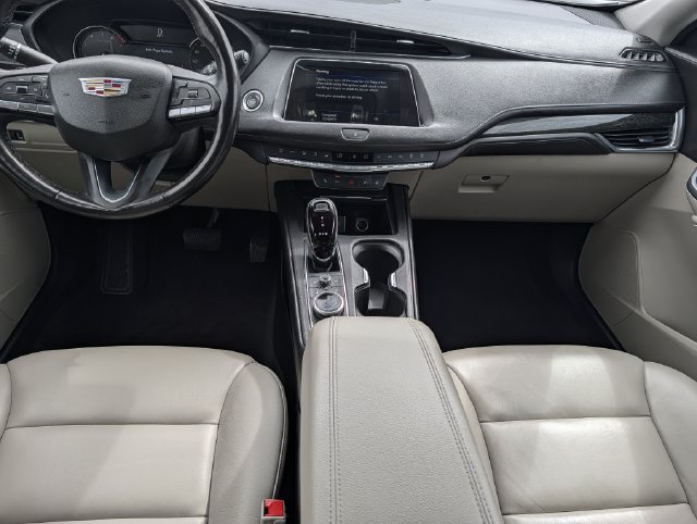 Used 2023 Cadillac XT4 Premium Luxury w/ Driver Assist Package FWD image 11