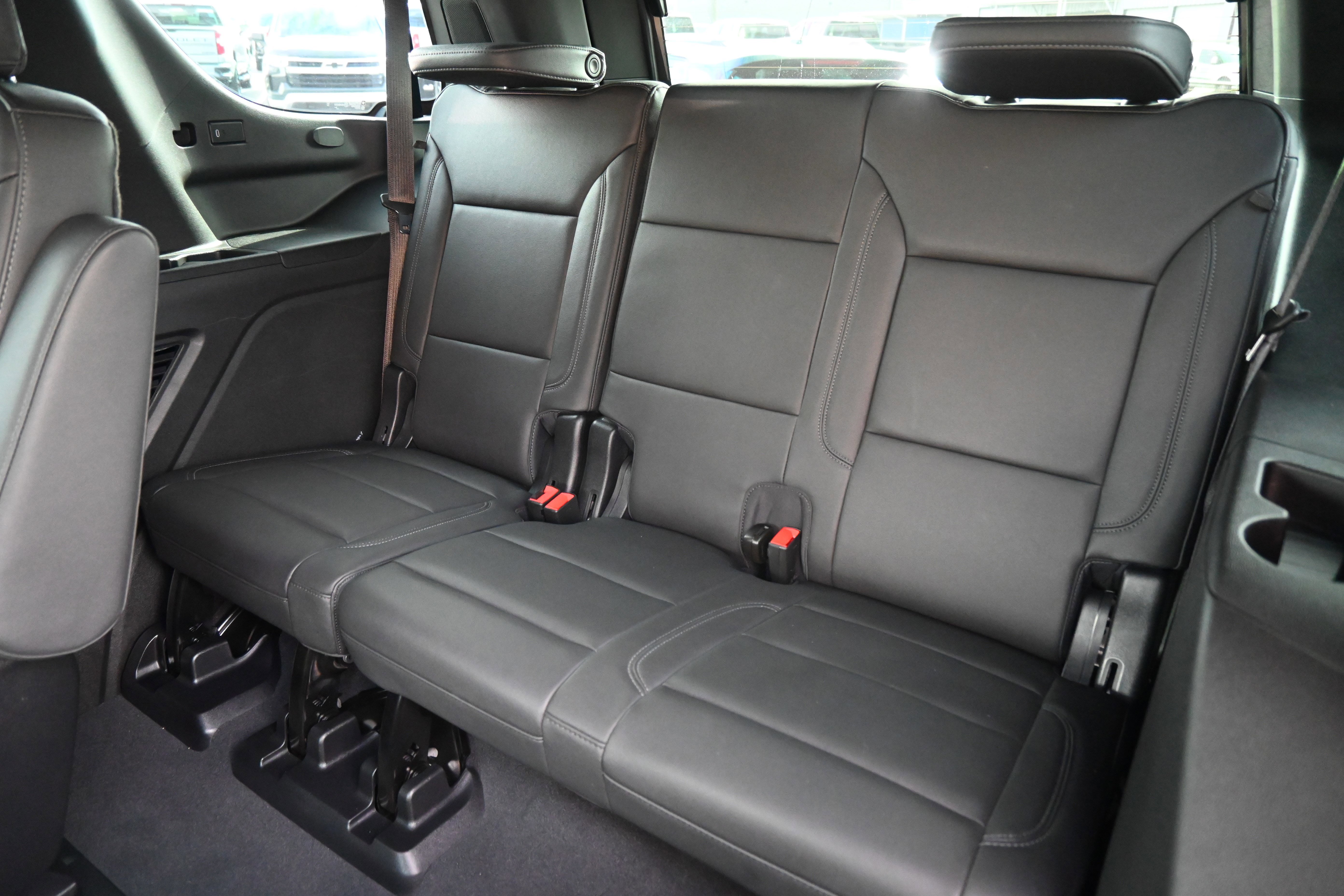 Used 2024 Chevrolet Tahoe Z71 w/ Luxury Package image 11