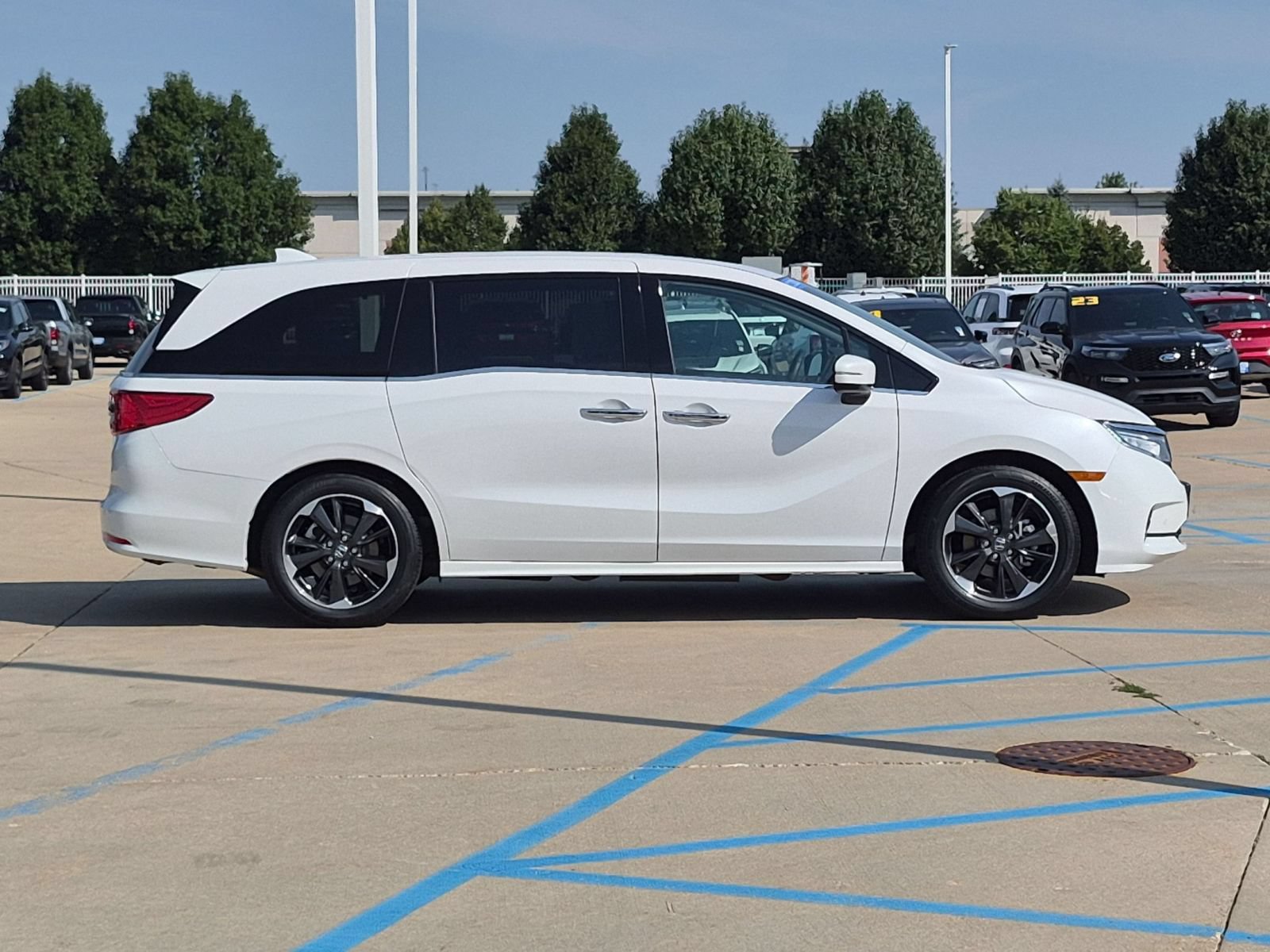 Certified 2024 Honda Odyssey Elite image 5