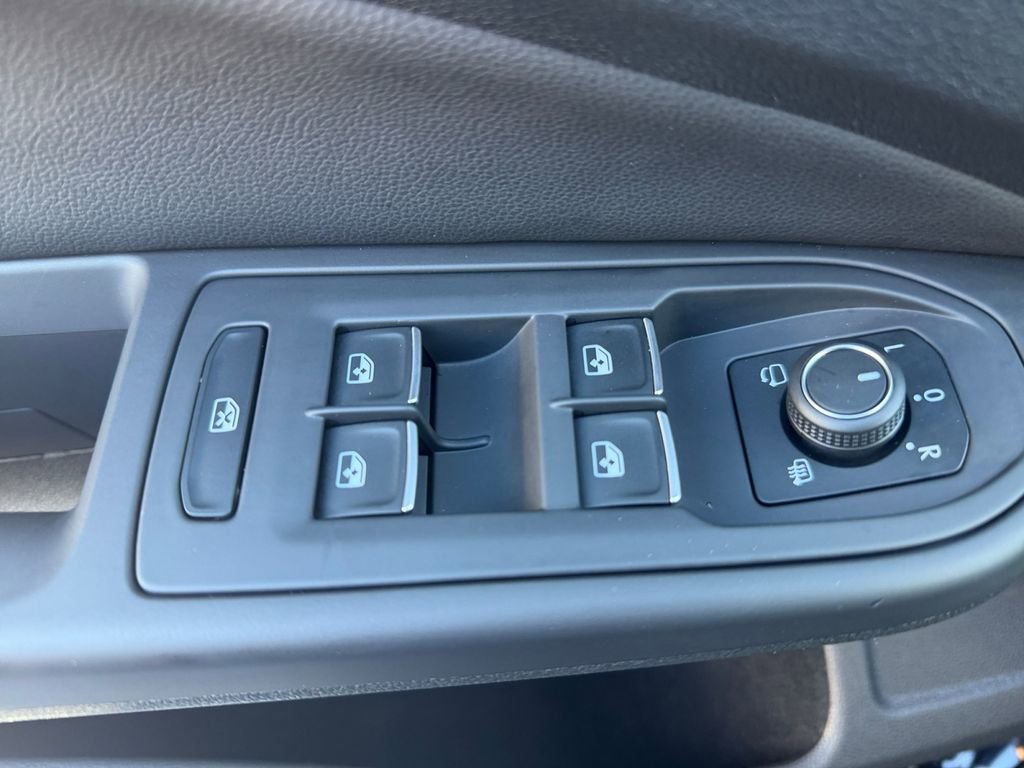 Used 2024 Volkswagen Golf R image 17