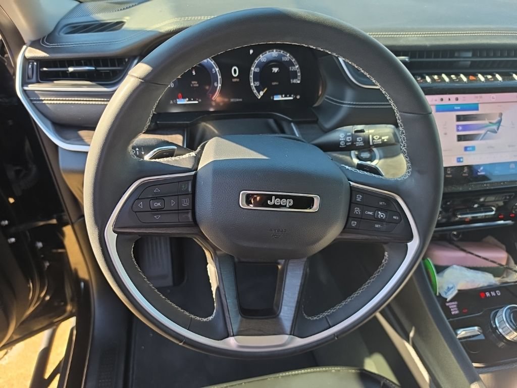 Used 2024 Jeep Grand Cherokee L Limited AWD/4WD image 31