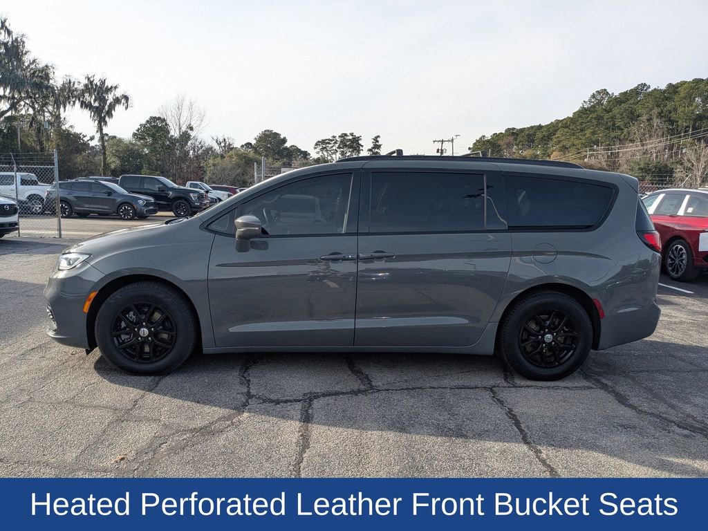Used 2022 Chrysler Pacifica Touring-L image 7