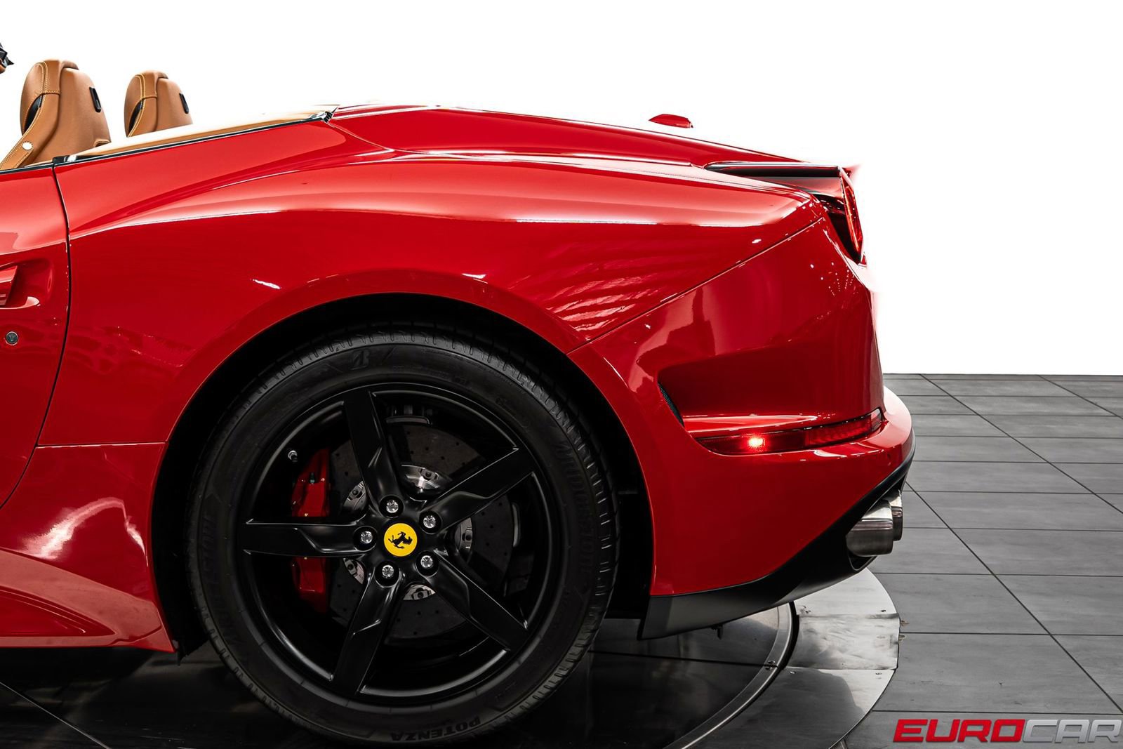 Used 2016 Ferrari California T image 18