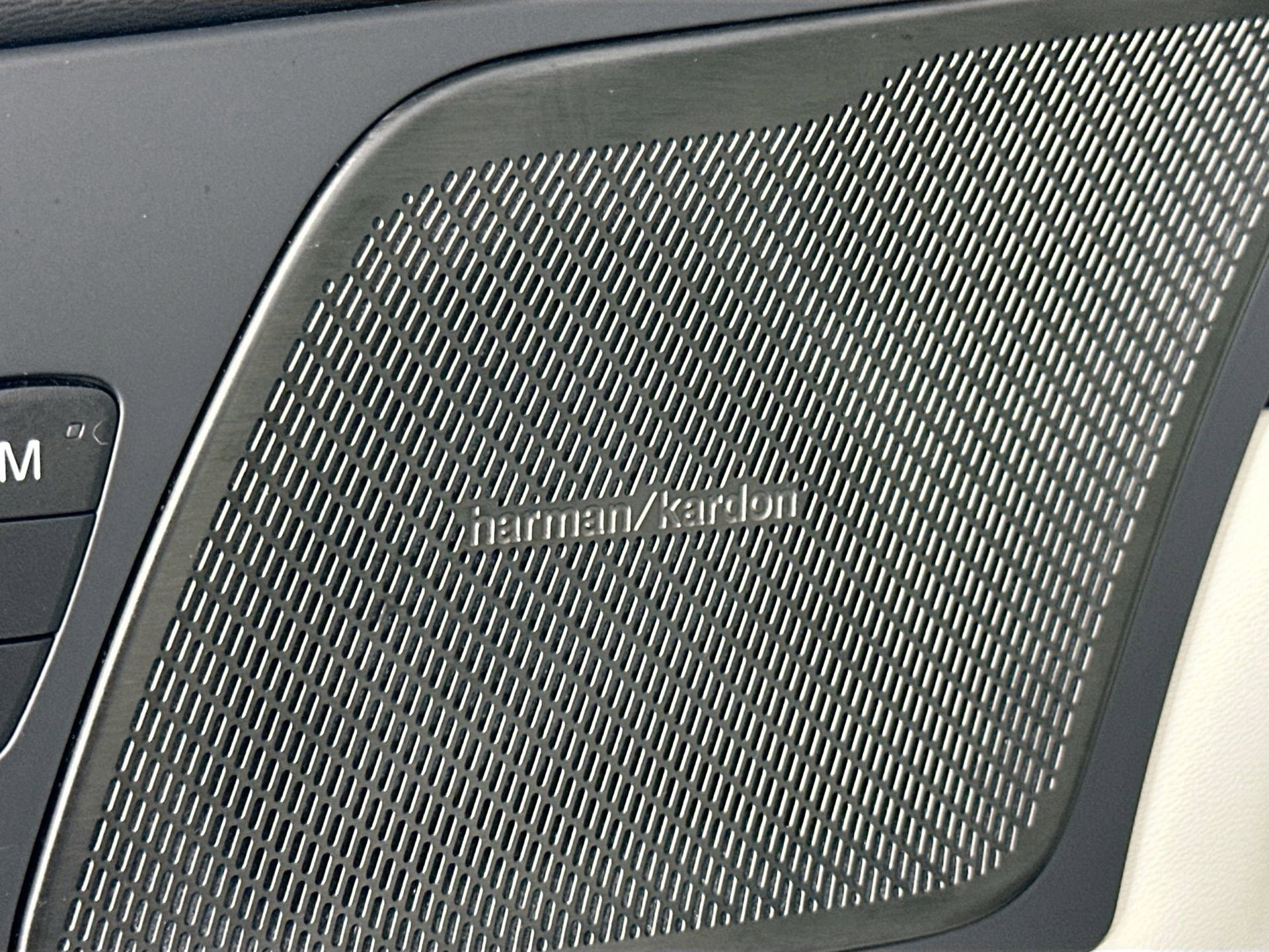 Used 2024 Volvo XC60 T8 Plus w/ Protection Package Premier image 23