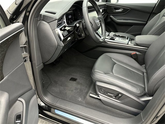 Certified 2025 Audi Q7 3.0T Premium w/ Convenience Package image 11