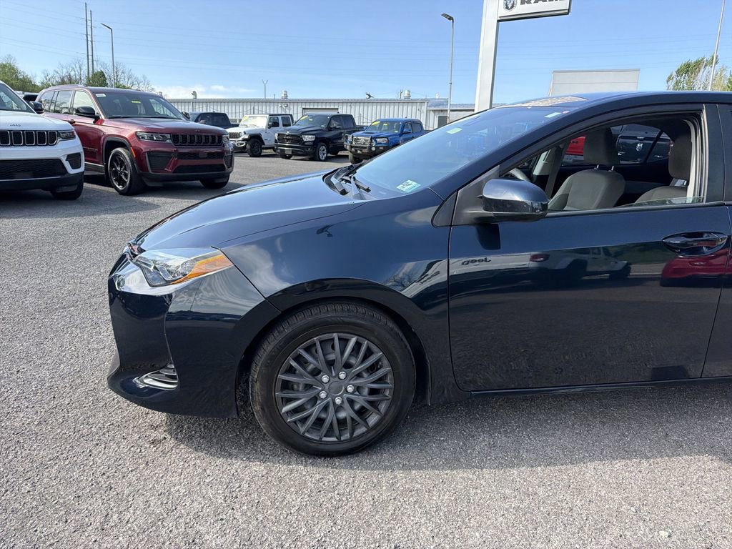 Used 2019 Toyota Corolla LE w/ Carpet Mat Package (TMS) FWD image 9