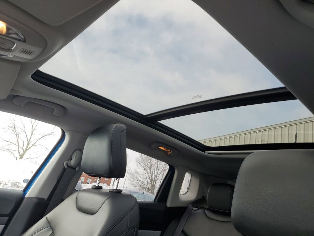 Used 2017 Jeep Renegade Sport w/ Power & Air Group image 20