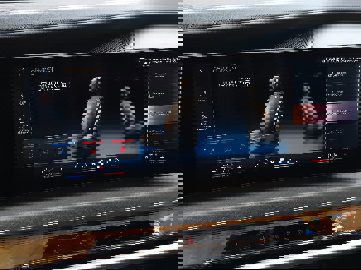 Used 2024 BMW i7 xDrive60 w/ Executive Package image 63