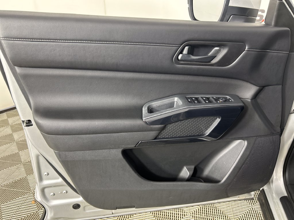 Used 2023 Nissan Pathfinder SV AWD/4WD image 11