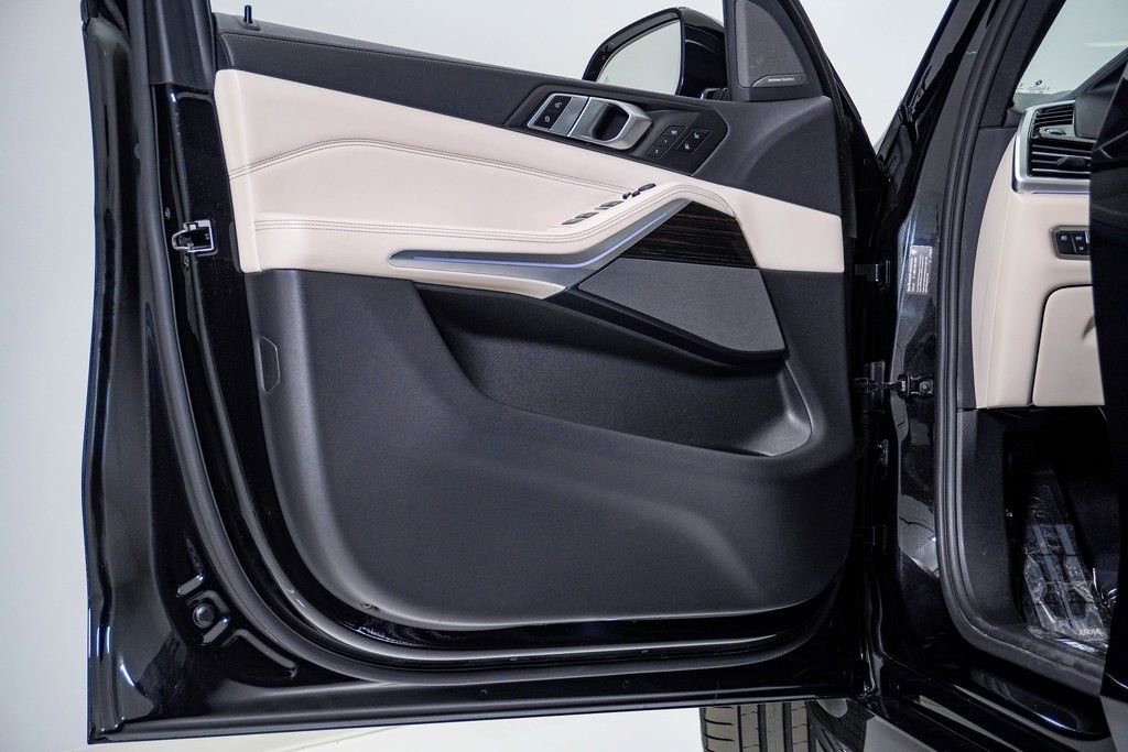 Used 2020 BMW X5 M50i w/ Executive Package image 26