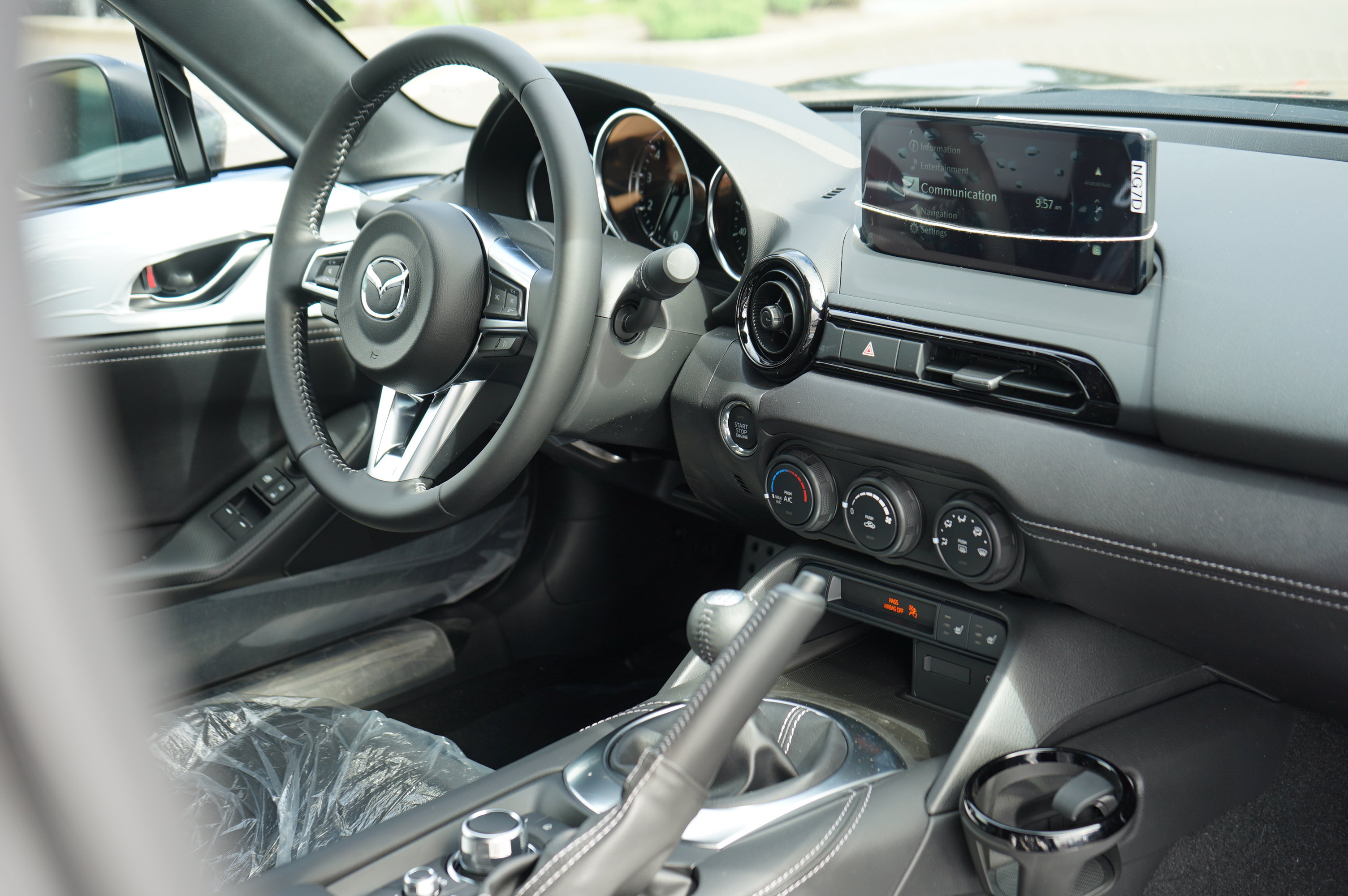 New 2026 MAZDA MX-5 Miata Club w/ Interior Package RWD image 14