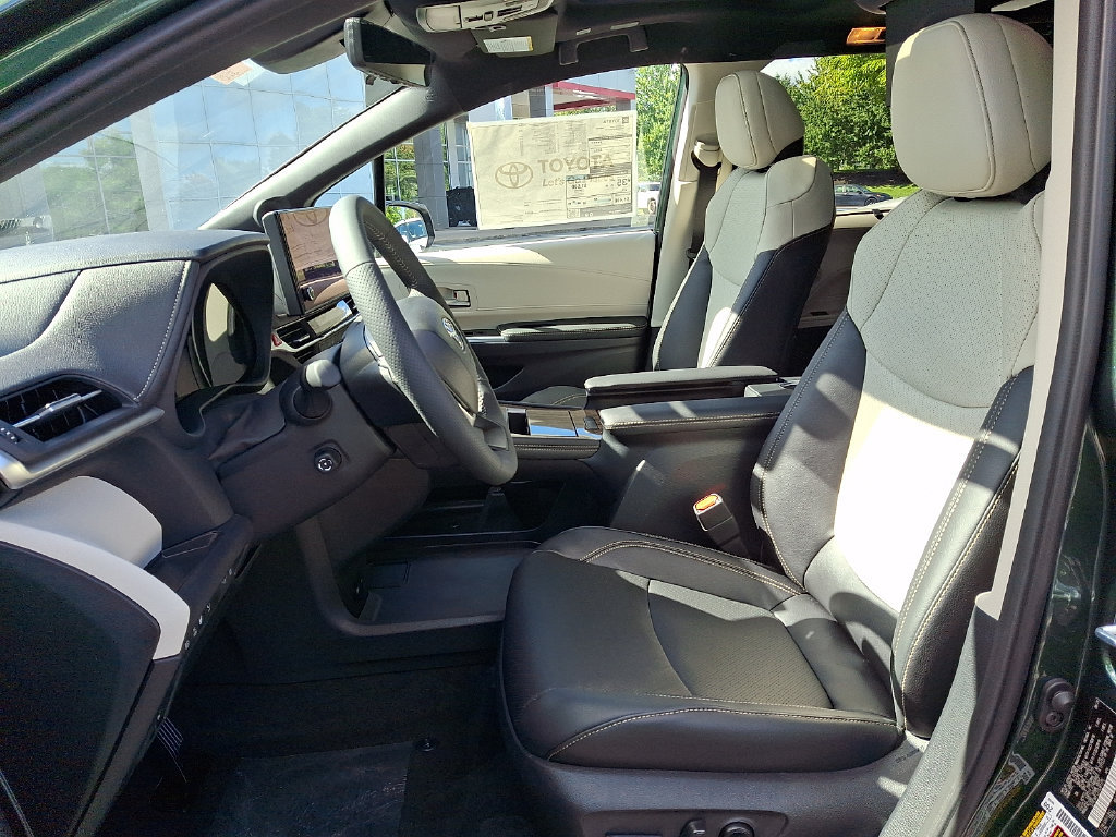 New 2026 Toyota Sienna Platinum AWD/4WD image 11
