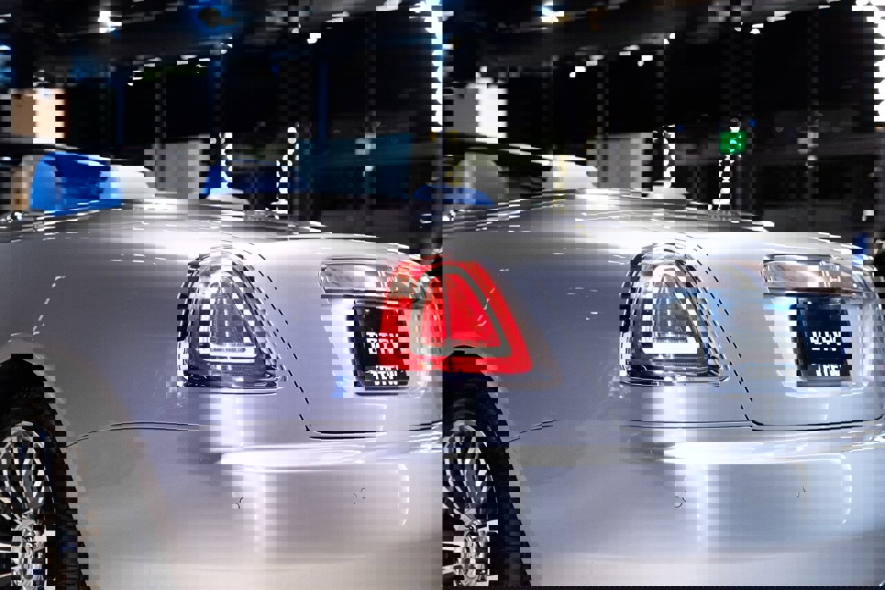 Used 2018 Rolls-Royce Dawn image 26