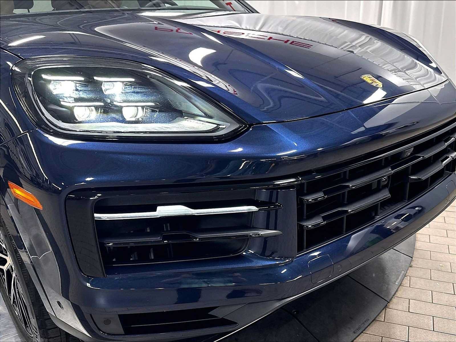 Used 2026 Porsche Cayenne Coupe AWD/4WD image 32