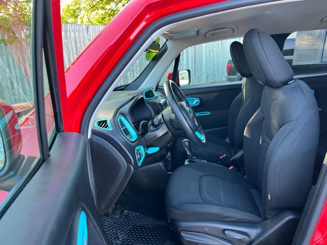 Used 2020 Jeep Renegade Latitude w/ Cold Weather Group FWD image 13