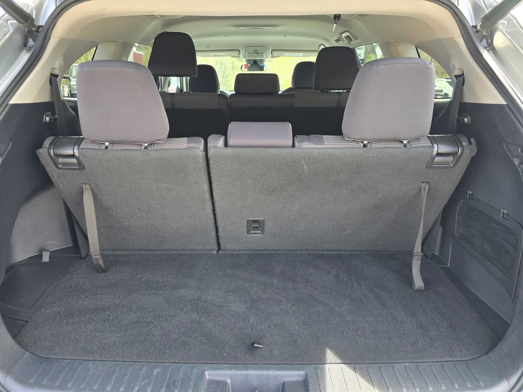 Used 2021 Toyota Highlander LE image 10