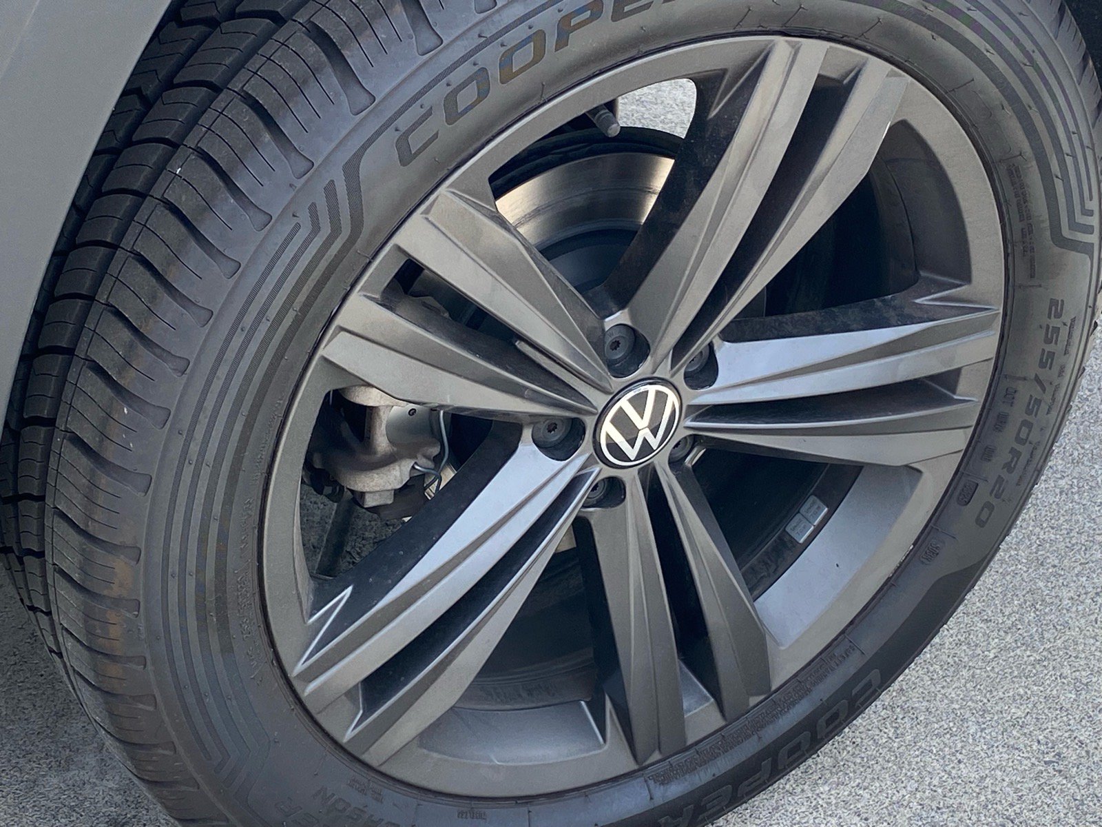 Certified 2022 Volkswagen Atlas Cross Sport SEL R-Line AWD/4WD image 24
