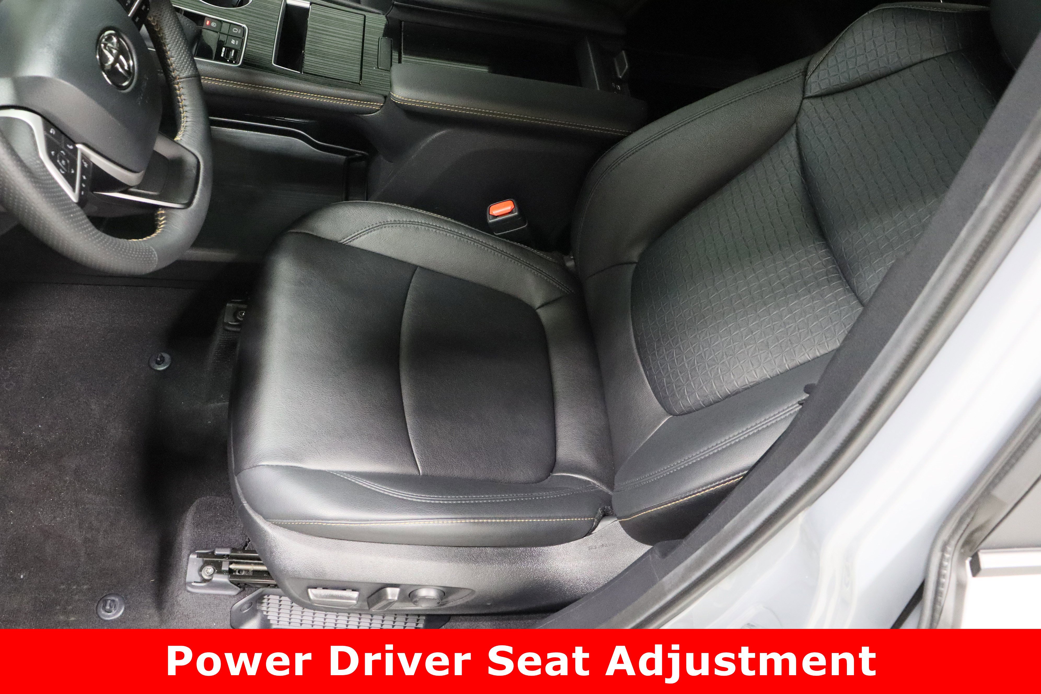 Used 2025 Toyota Sienna XLE Woodland Edition image 15