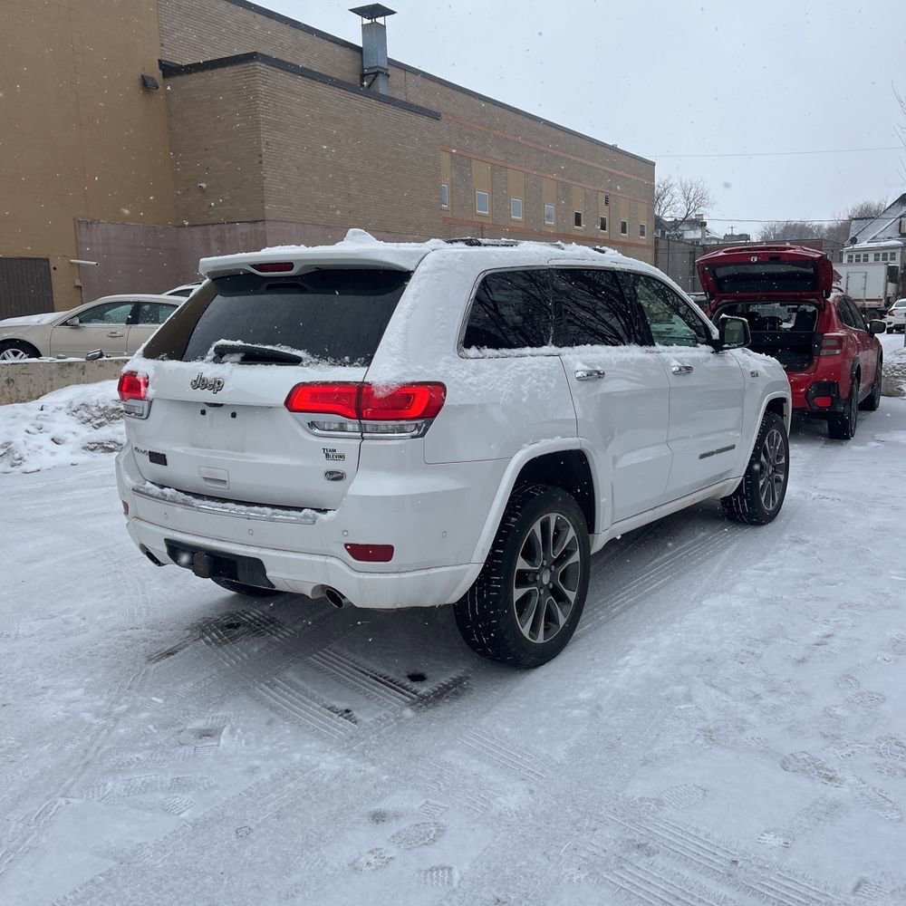 Used 2018 Jeep Grand Cherokee Overland image 3