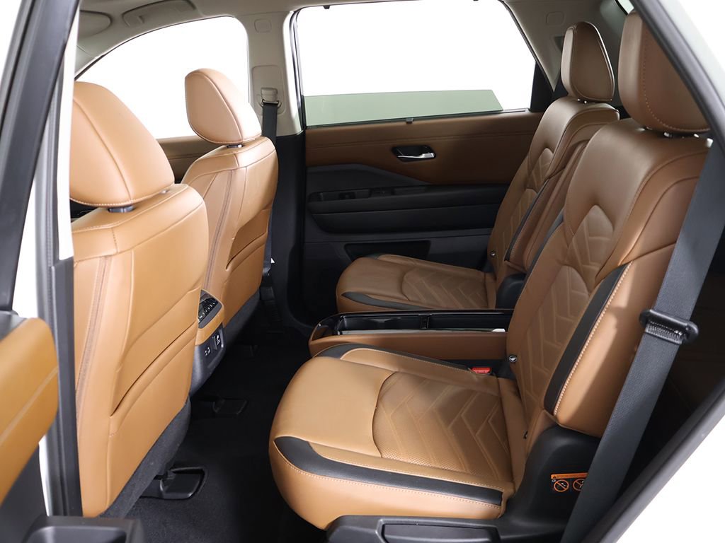Used 2023 Nissan Pathfinder Platinum AWD/4WD image 39