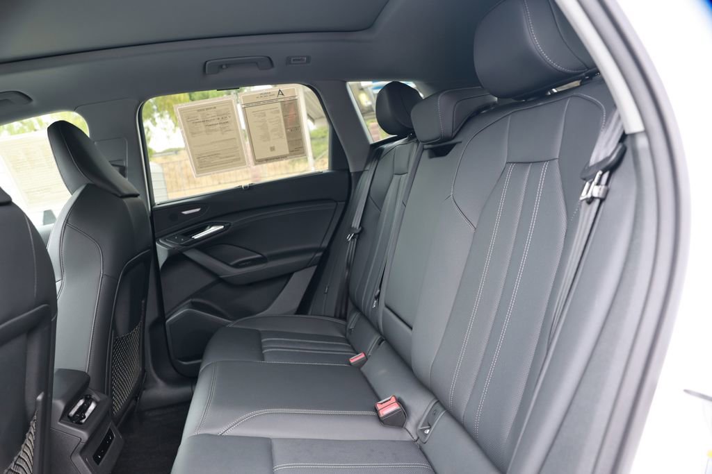 Used 2025 Audi Q6 e-tron Premium Plus w/ Premium Plus AWD/4WD image 34