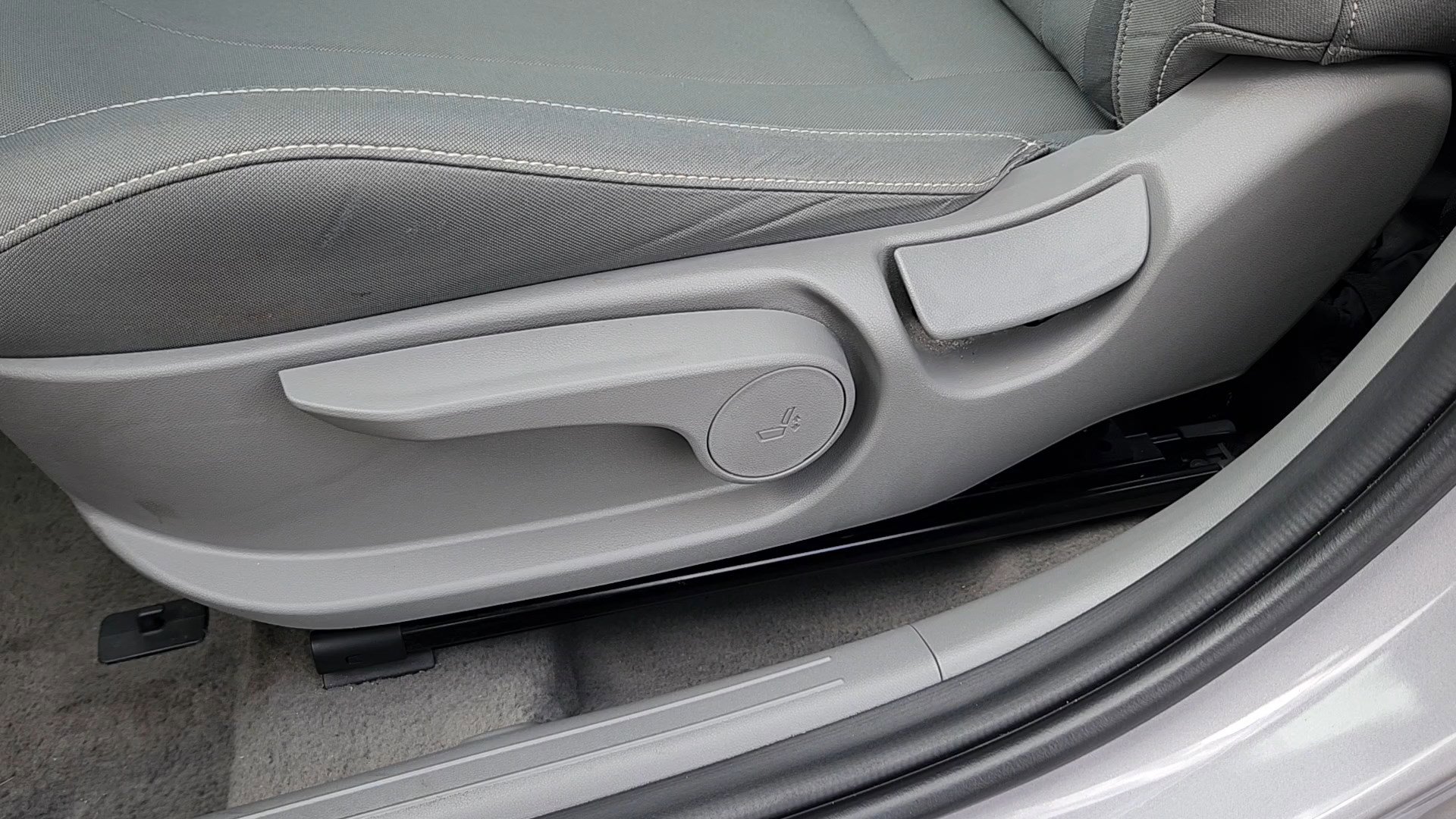 Certified 2025 Hyundai Elantra SEL image 8