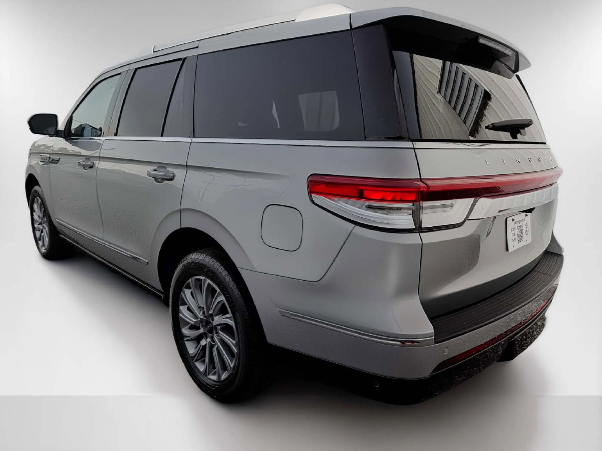 Used 2023 Lincoln Navigator 2WD image 3