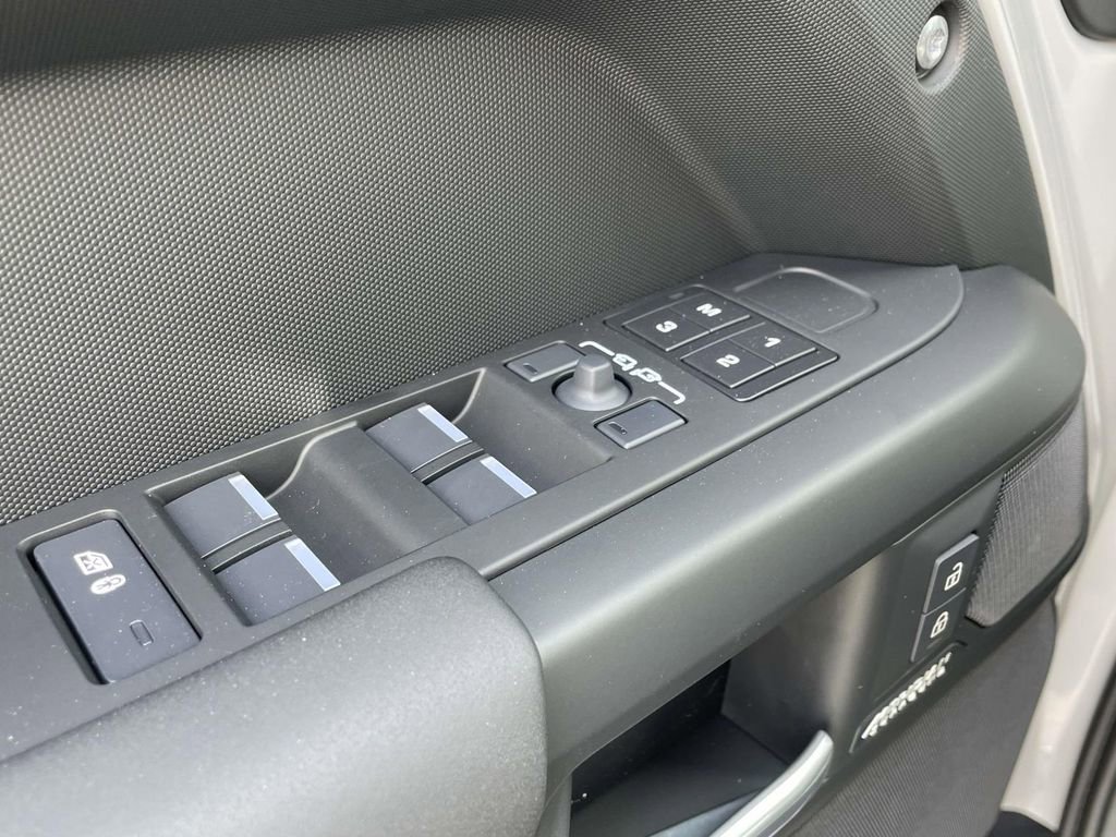 New 2026 Land Rover Defender 130 X-Dynamic SE AWD/4WD image 33