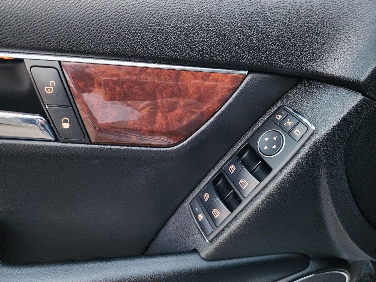 Used 2008 Mercedes-Benz C 300 Sedan image 29