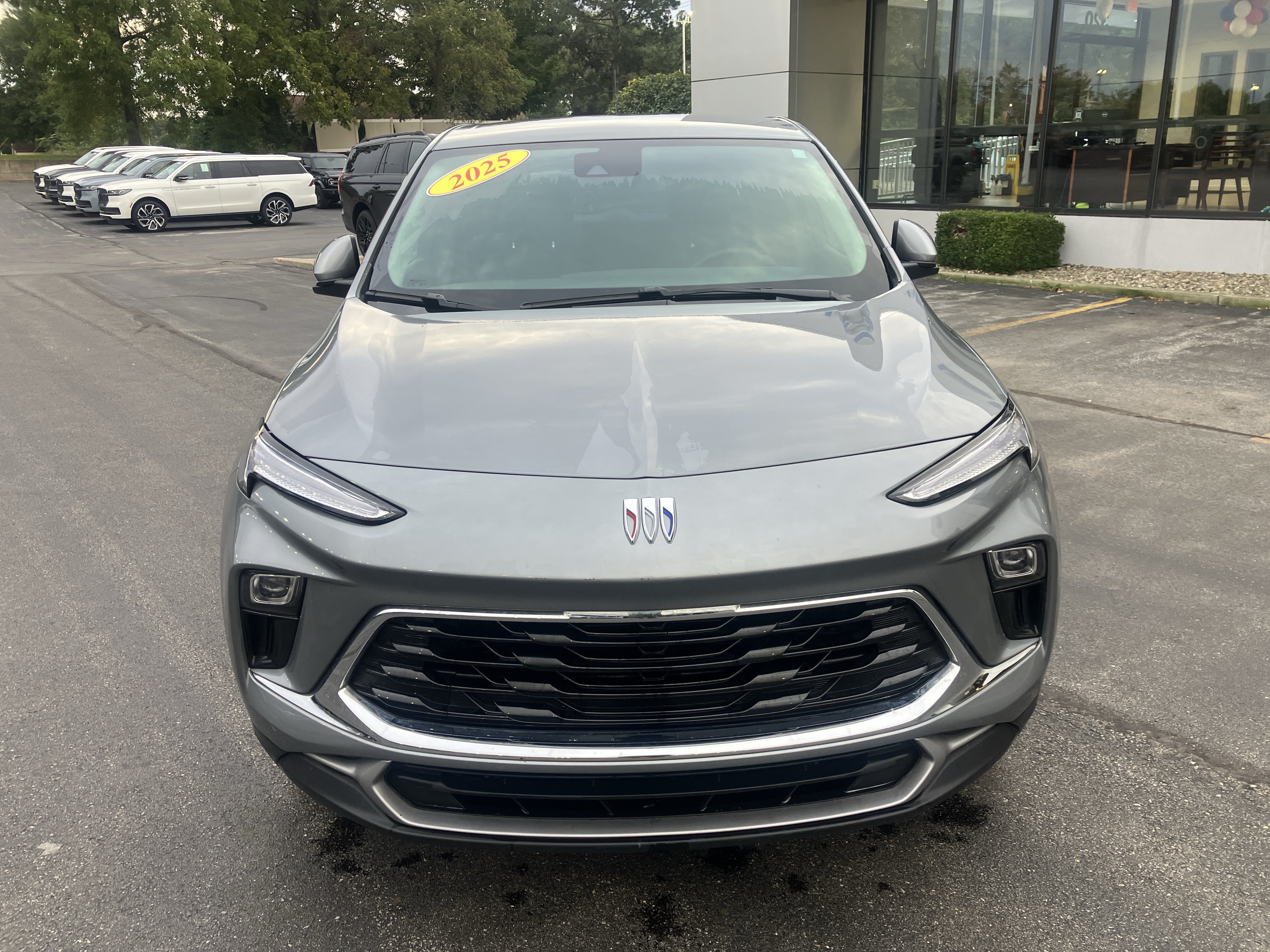 Used 2025 Buick Encore GX Preferred FWD image 2