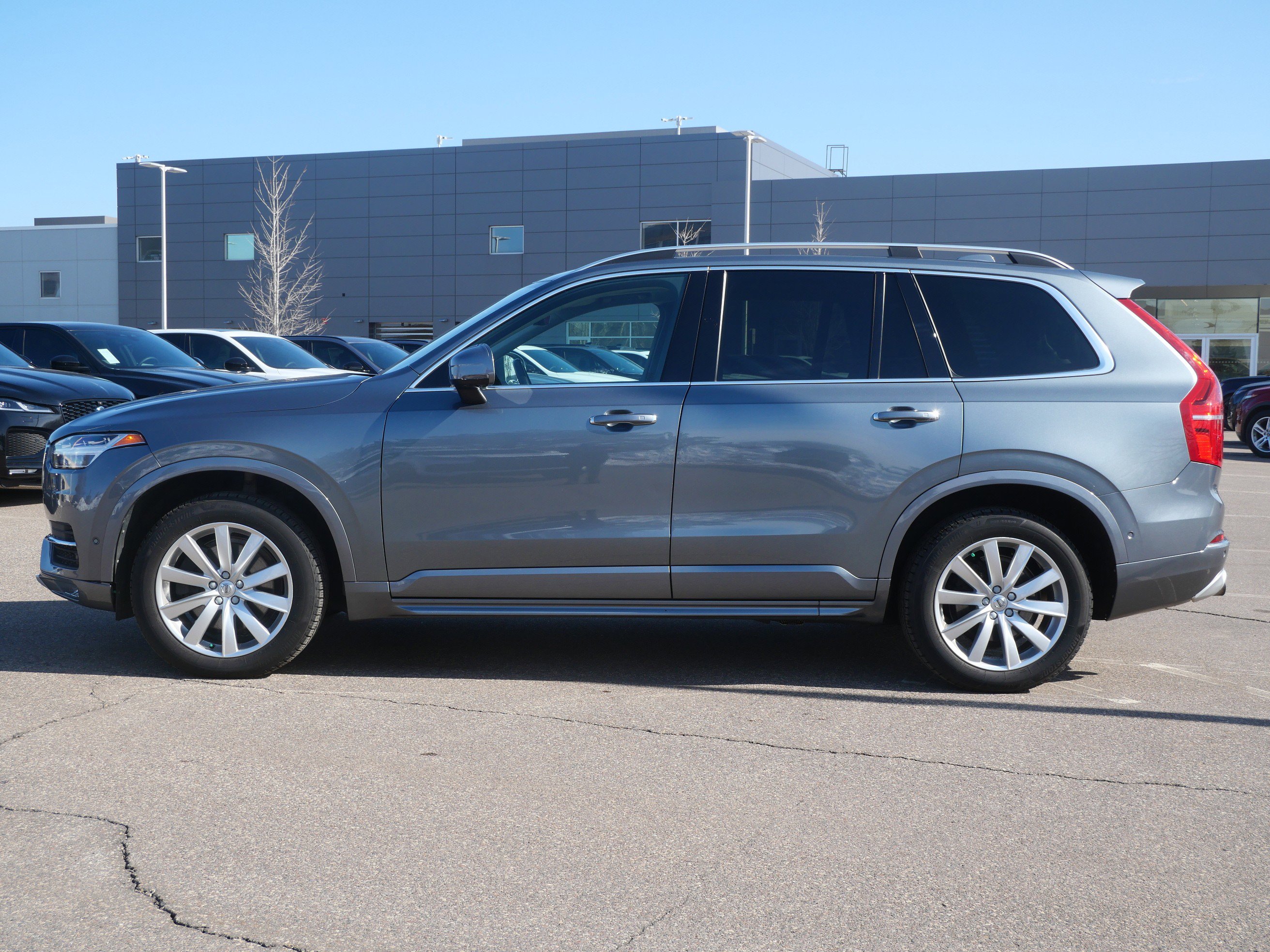 Used 2018 Volvo XC90 T5 Momentum w/ Convenience Package image 2