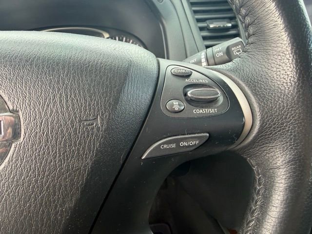 Used 2017 Nissan Pathfinder Platinum image 16